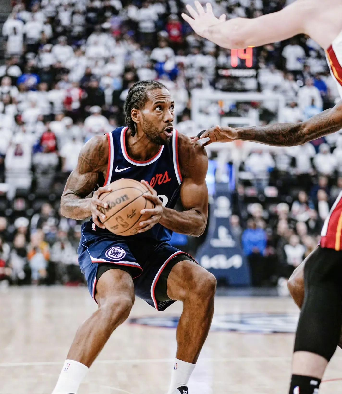 快船险胜76人，哈里斯爆发神勇