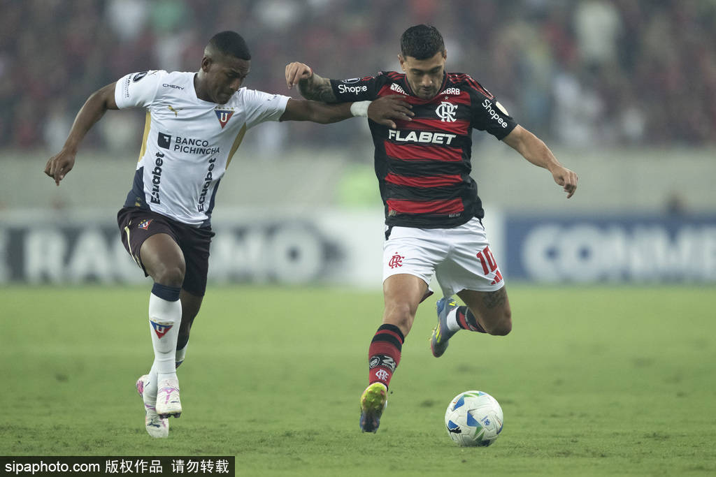 荷兰翻盘阿森纳,马尔基尼奥斯高光表现 荷兰翻盘阿森纳,马尔基尼奥斯高光表现