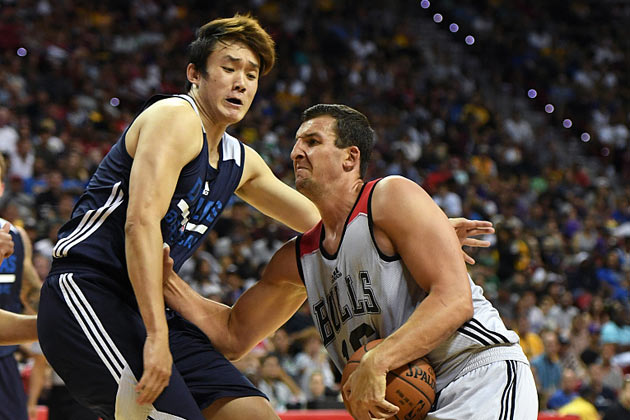 上海队轻取公牛,西亚卡姆高光表现 上海队轻取公牛,西亚卡姆高光表现