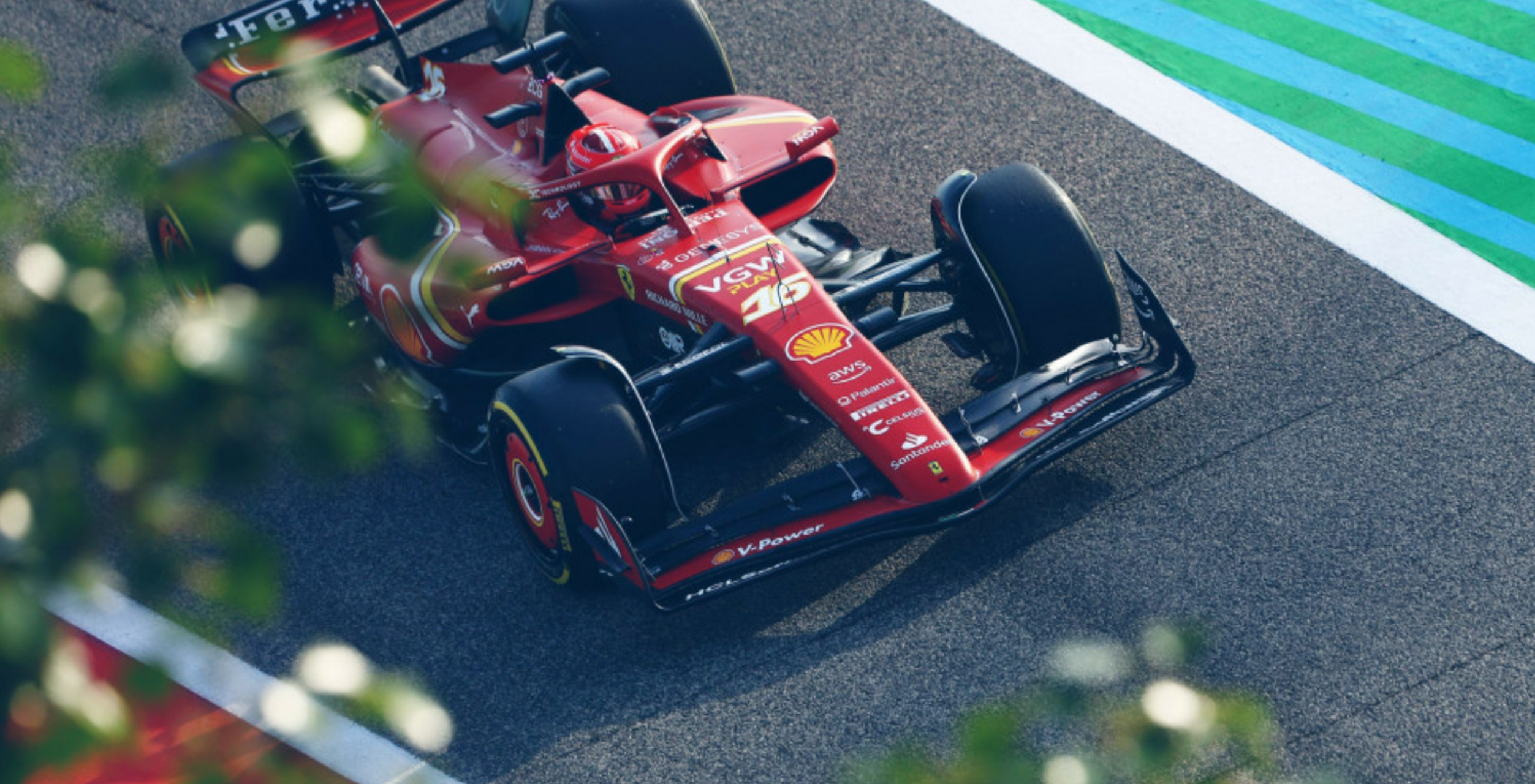 梅赛德斯翻盘迈凯伦，勒克莱尔统治全场