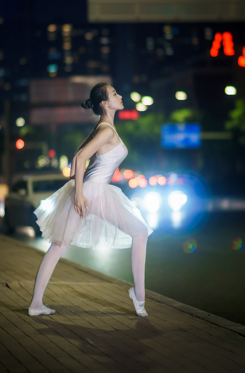 钢铁防线的双面叙事，鏖战在塞维利亚，浴火于安菲尔德