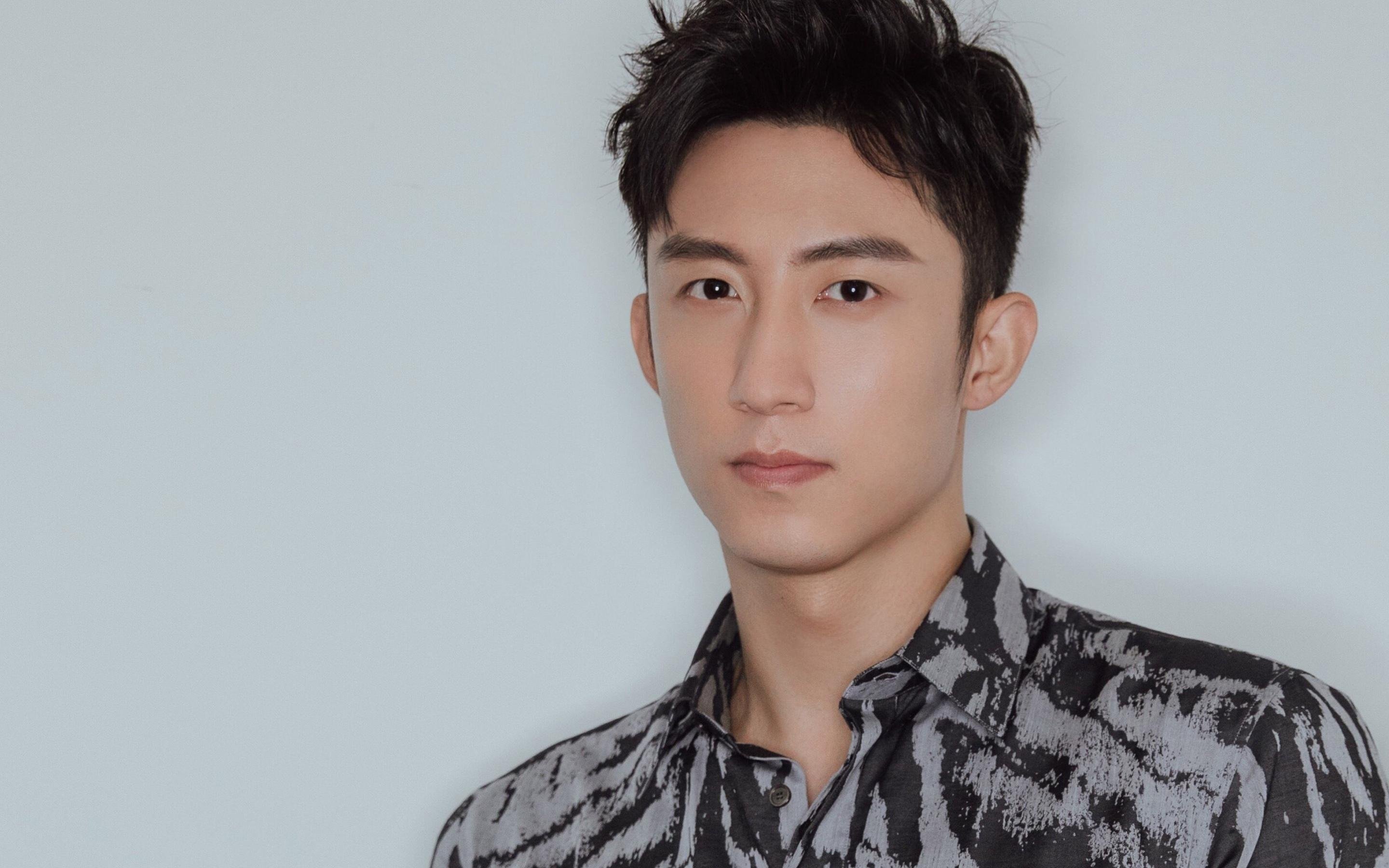 当圣西罗的焰火照亮洛杉矶的午夜，欧冠淘汰赛与伦纳德的双重冠军基因